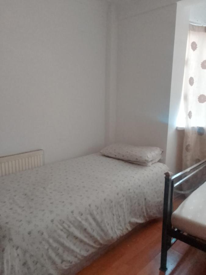 Private Rooms In 3 Bedroom Flat!! ลอนดอน ภายนอก รูปภาพ