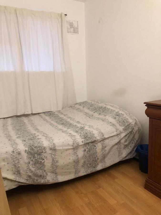 Private Rooms In 3 Bedroom Flat!! ลอนดอน ภายนอก รูปภาพ