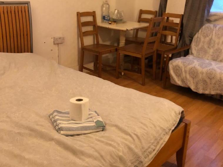 Private Rooms In 3 Bedroom Flat!! ลอนดอน ภายนอก รูปภาพ